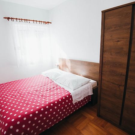 Apartments Visnjic 扎博里克 外观 照片